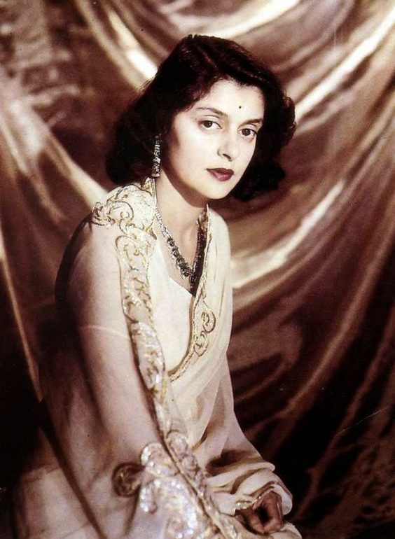 gayatri devi in saree